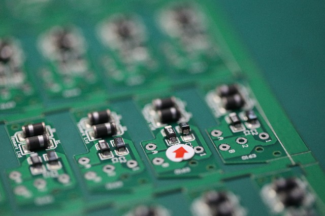 PCBA加工中常用材料的耐溫性能怎么樣？影響PCBA材料耐溫性能的因素